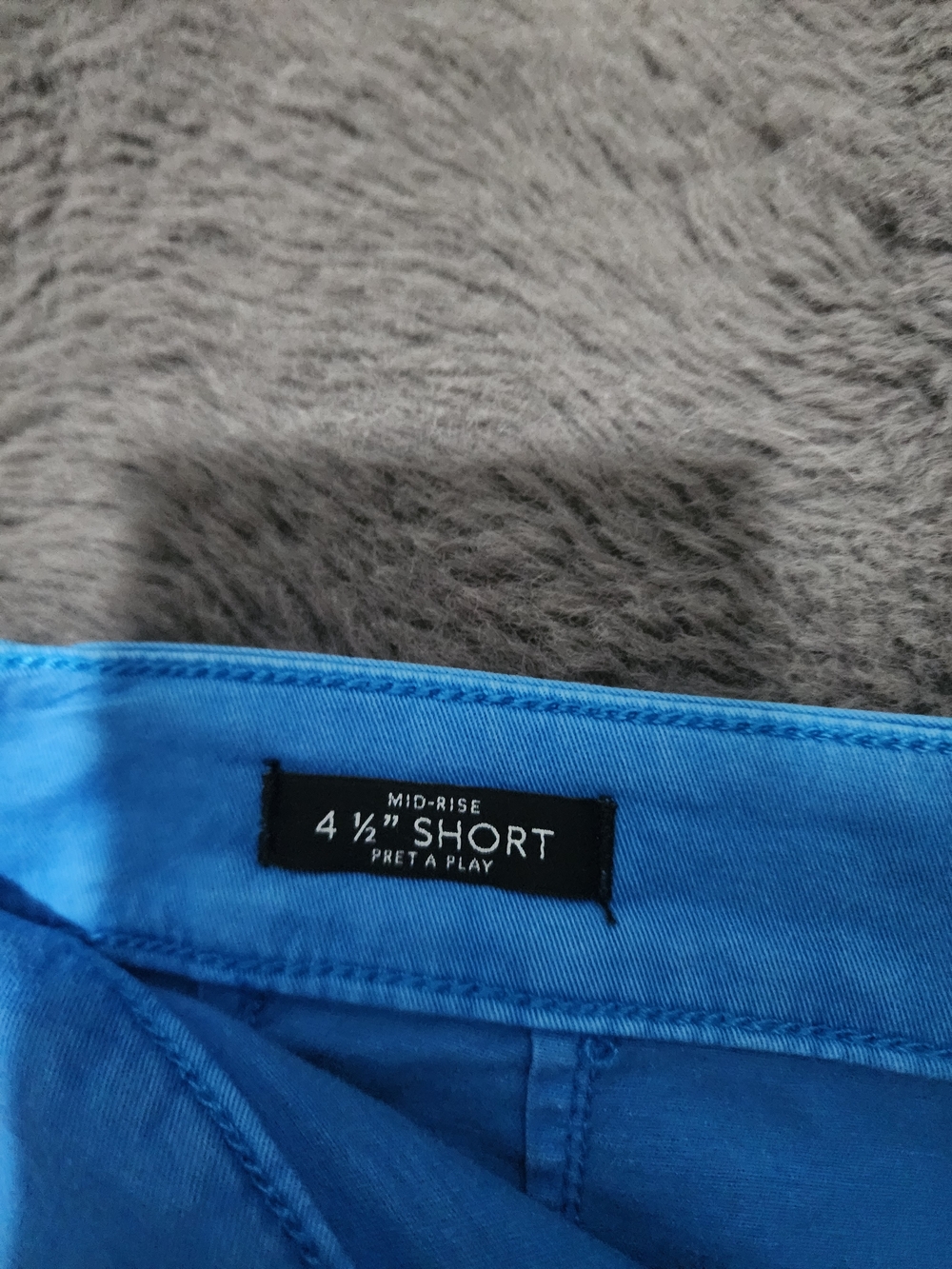 White House Black Market Bright Blue Zip-Pocket Cargo Shorts - Picture 3 of 3